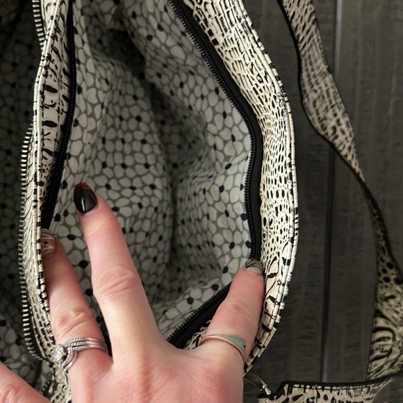 NWOT Vintage Gramercy Designs snakeskin shoulder bag w/3 interior zipper pockets - Picture 10 of 11